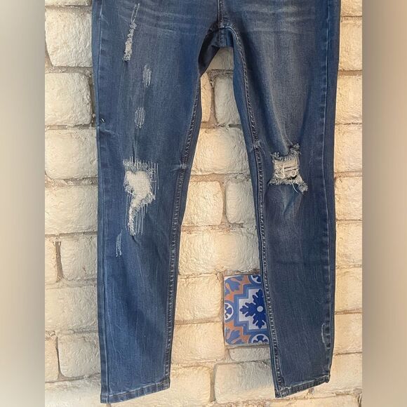 CLASSIC Cotton Denim Distressed Jean NWOT SIZE 7 - Picture 3 of 10